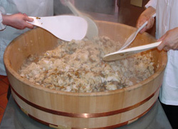 鶏めしご飯とタネを混ぜる